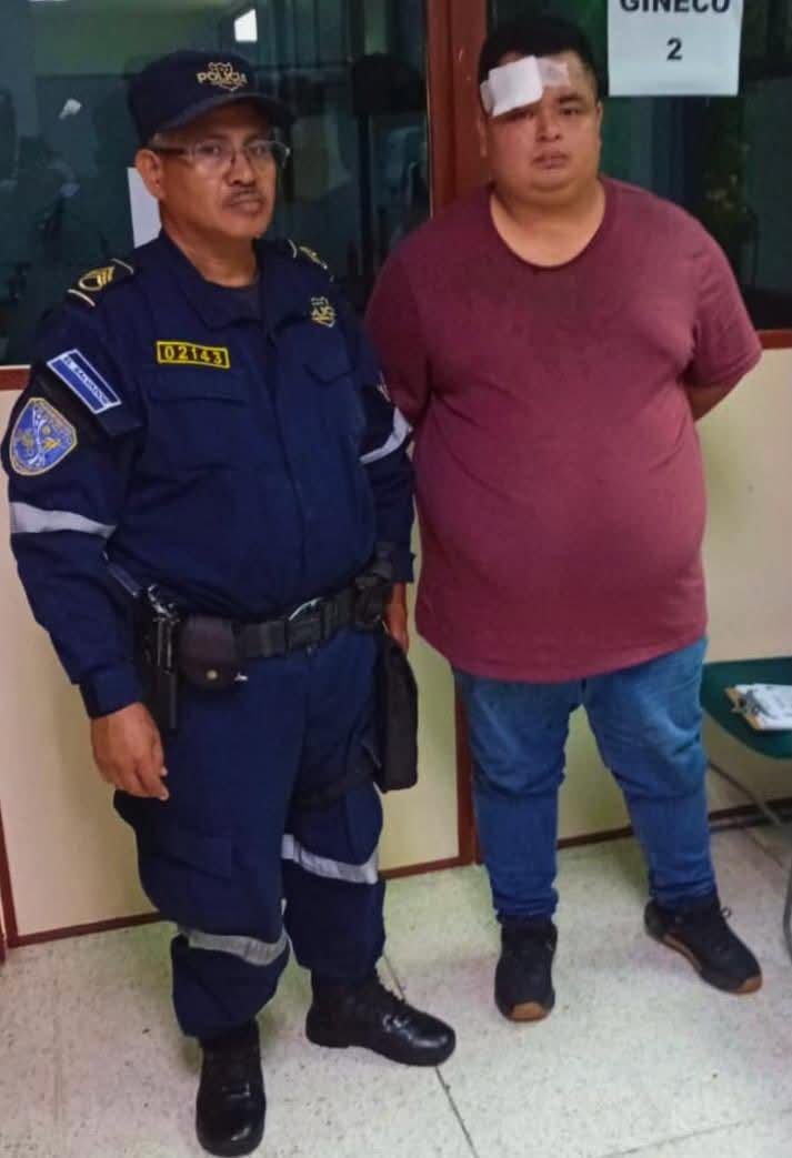 Un fatal accidente en Santa Ana dejó una persona detenida y dos fallecidos.
