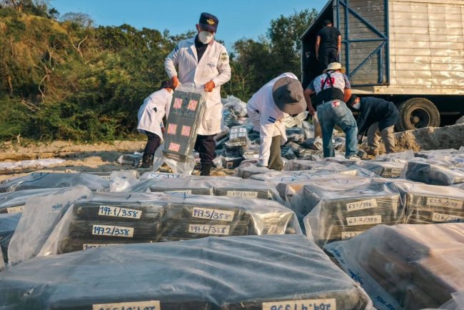 Destruyen cargamento histórico de cocaína valorado en $166 millones de dólares.