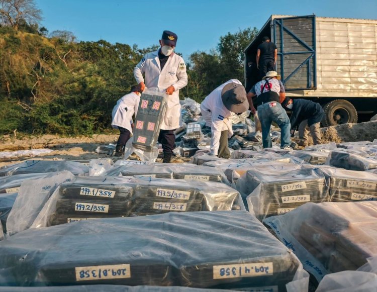 Destruyen cargamento histórico de cocaína valorado en $166 millones de dólares.