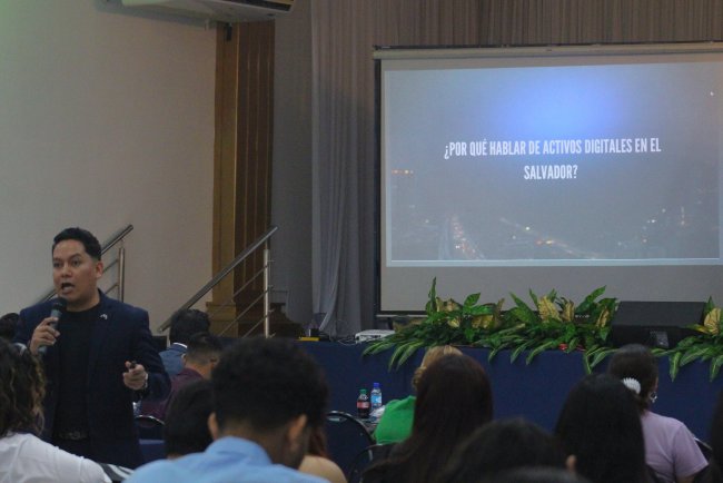 Universidad de Oriente promueve innovación y seguridad digital en congreso académico